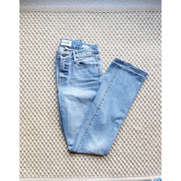 Frame Denim Denim - Frame Le Mini Boot Olin Light Wash Boot
Cut Jean sz 25